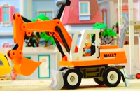 ماشین بازی کودکانه : تعمیر خیابان توسط بیل مکانیکی و کامیون