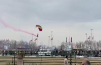فرود چتربازان در میدان آزادی تهران