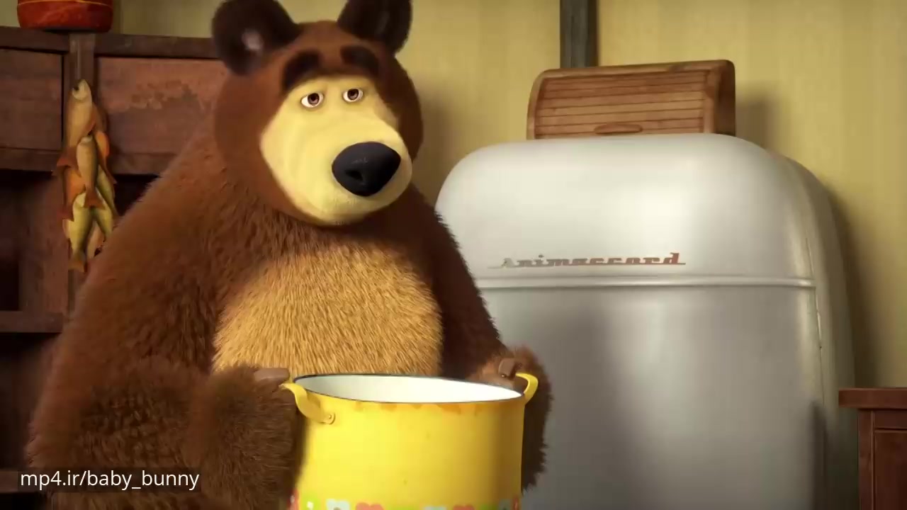 Машины песенки 2019. Маша и медведь холодильник. Маша и медведь холодильник медведя. Холодильник из Маши и медведя. Холодильник в мультфильме Маша и медведь.