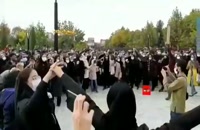 همخوانی زنان در خاک‌سپاری محمدرضاشجریان در مشهد