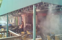 سیستم مه پاش در رستوران ها از نمای بیرونی