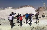 رقص آذری بر فراز قله 5600 متری دماوند برای اولین بار