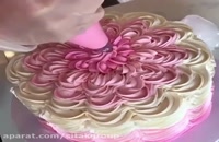 تزئین زیبا و چند رنگ کیک با خامه