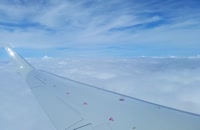 هواپیما ، بال هواپیما ، پرواز هواپیما ، هواپیما بالای ابرها در آسمان