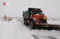عملیات برف روبی و نمک‌ پاشی محور قوچان به درگز در پی بارش برف بهاری