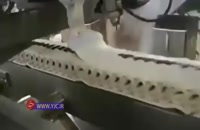 نمایی از خط تولید بستنی در یک کارخانه
