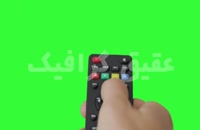 ویدیو فوتیج کروماکی کنترل تلویزیون در دست یک مرد