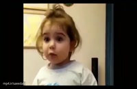 دختر بچه خوش زبون در مورد مهدکودک