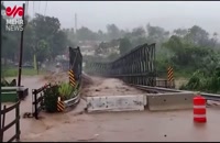 لحظه‌ تخریب یک پل در پورتوریکو به دلیل سیلاب