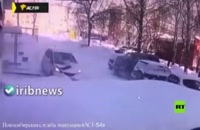 سقوط وحشتناک یخ بر روی خودرو
